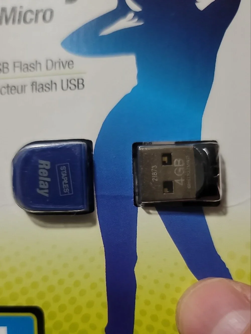 Staple Relay Micro 4GB Blue and Silver USB Flash Drive - 80-56-10407-004G